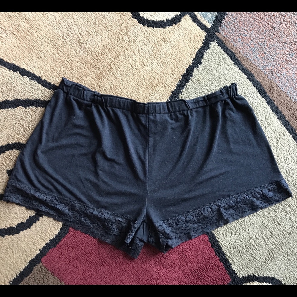 Black Flora Nikrooz Snuggle Shorts - Size L